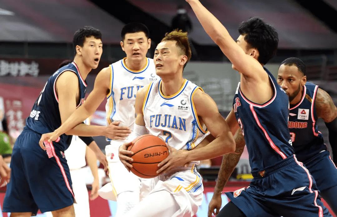 关于上海申花训练开放日，今晨豪取连胜引欢呼，CBA季后赛在即，更衣室氛围转暖的信息-爱游戏登录入口