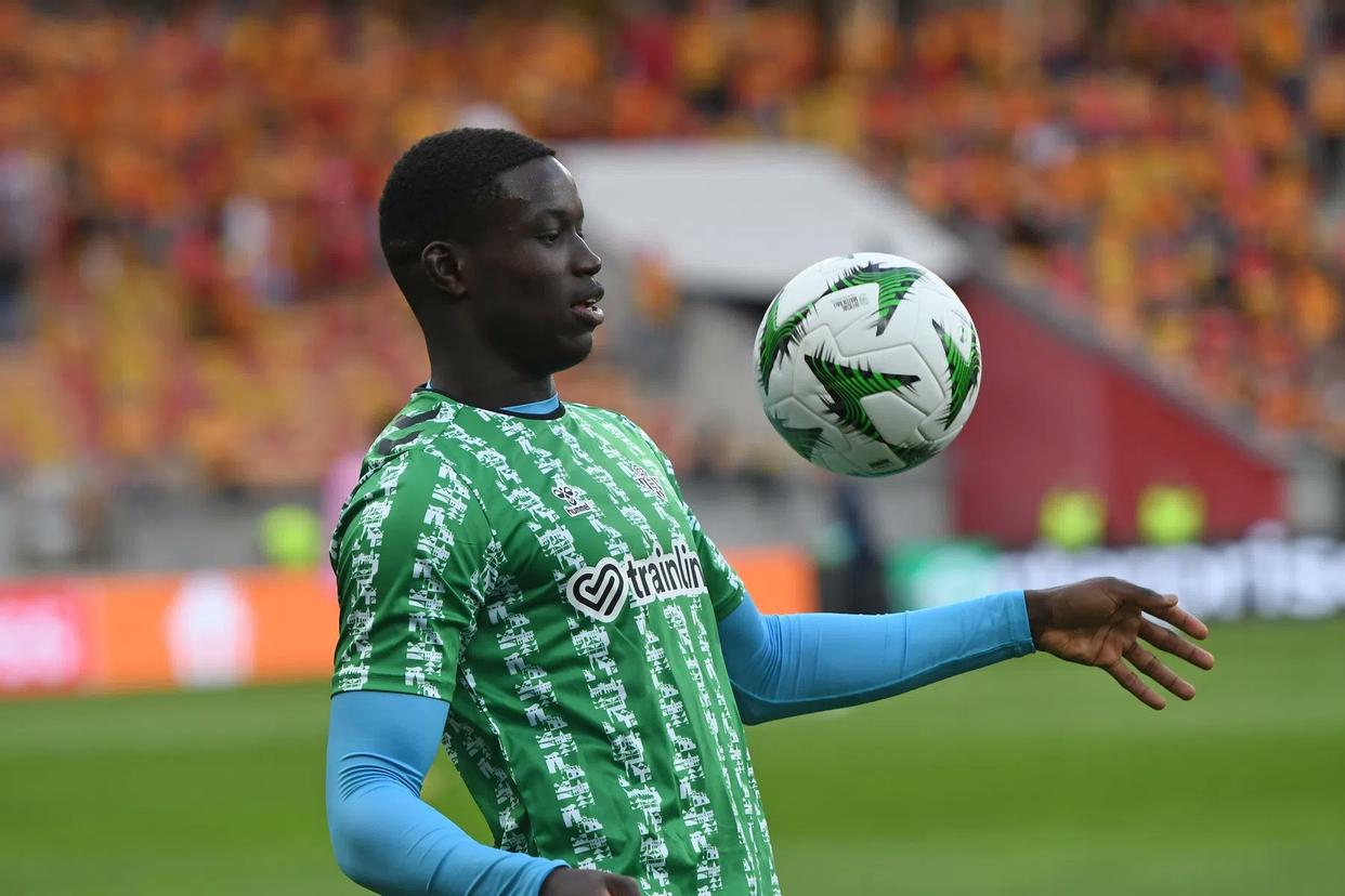 包含深圳男篮集结日战术微调凯恩在TES比赛中突破纪录，埃因霍温完成体检备战国王杯直接炸裂的词条-爱游戏网页版